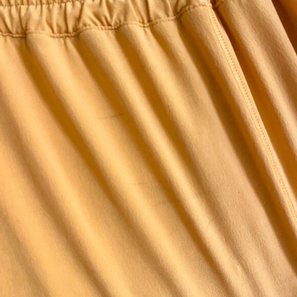 Lululemon Hotty Hot Shorts Womens 4 Fools Gold Yellow - Picture 8 of 8